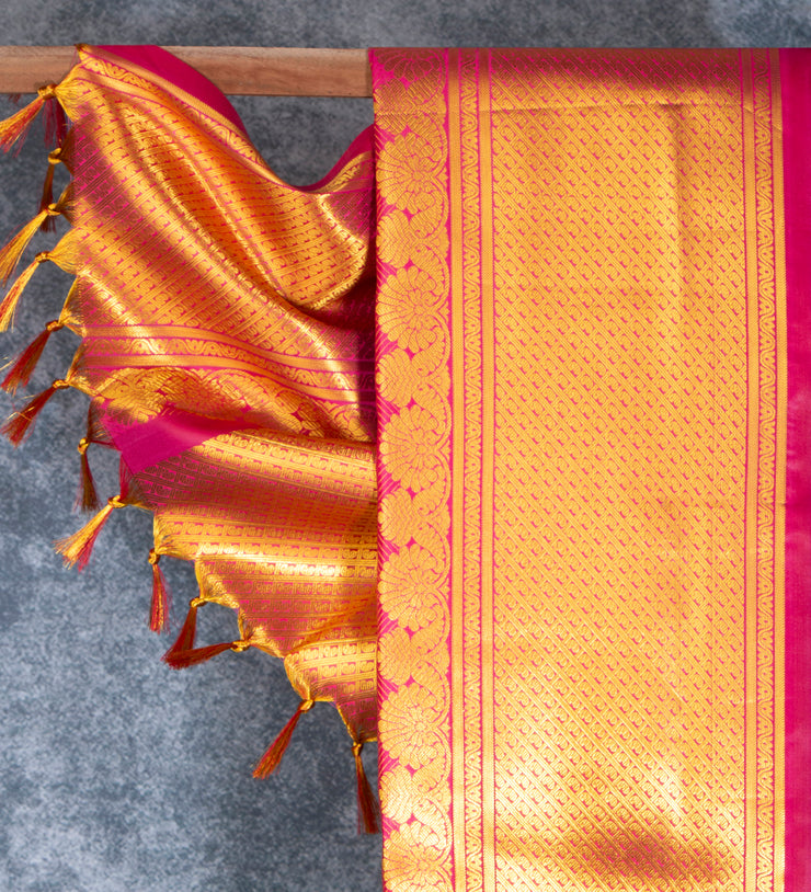 Kuberan Pink Ponnadai Shawl