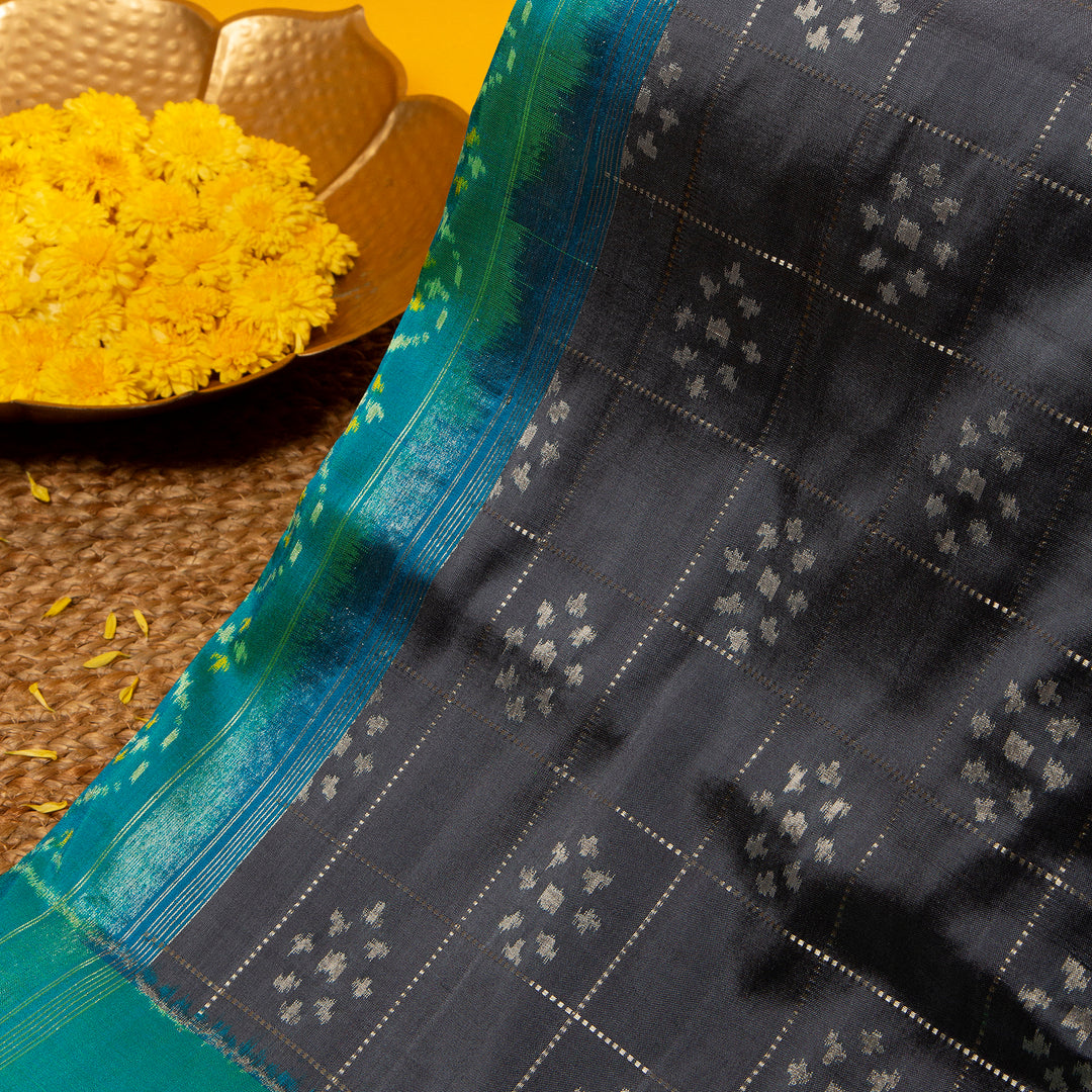 Kuberan Ash Grey With Teal Green Colour Pochampally Silk Saree