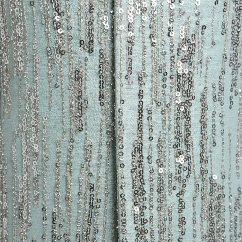 Body fabric and stripe detail