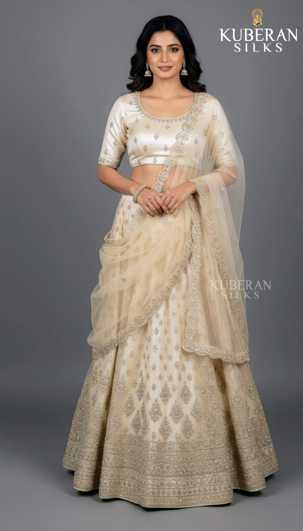 KUBERAN HALF WHITE LEHENGA
