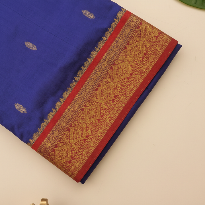 Red contrast zari border on a navy-blue 9-yard pure silk saree close-up