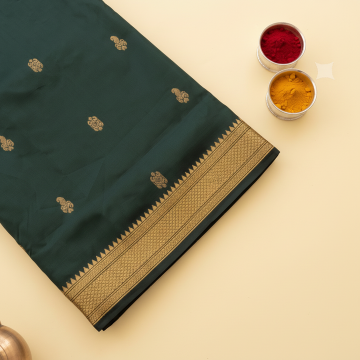 Broad gold zari border on a rama-green 9-yard pure silk saree close-up