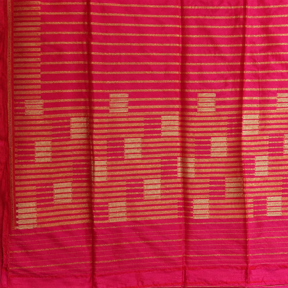 Pink saree striped border detail preview