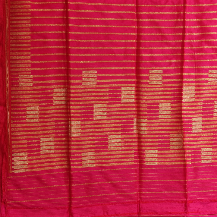 Pink saree striped border detail preview