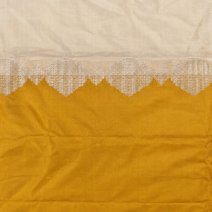 Yellow and cream saree scalloped band preview